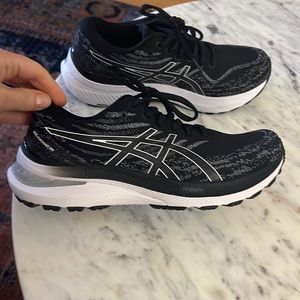 Worn once! Brand new ASICS Gel-kayano 29 black size 7.5 women’s